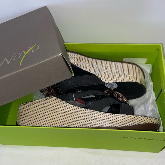 Naya size 9 black sandals - Picture 1 of 6